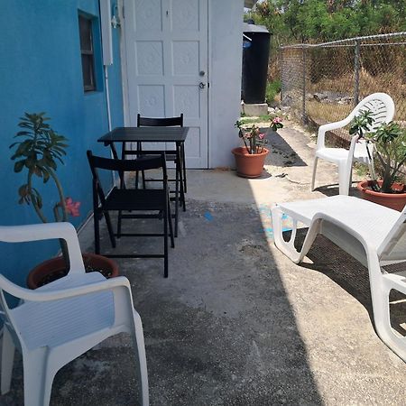 Michand Guest Apartments- Cozy One Or Two Bedroom- 5 Walk Minutes From Airport 10 Mins Drive To Oistins Or Beach Κράιστ Τσερτς Εξωτερικό φωτογραφία