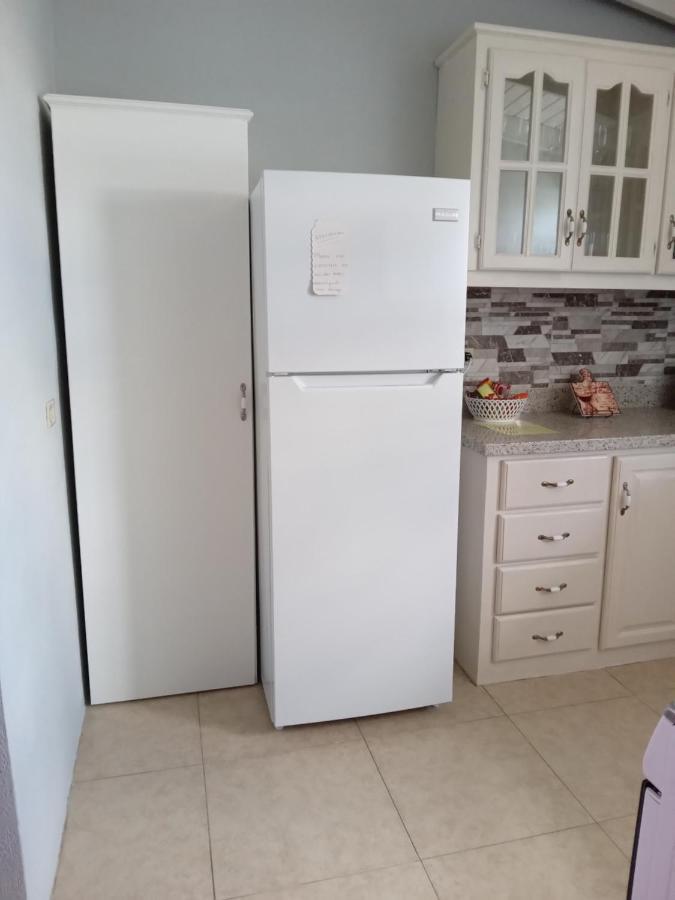 Michand Guest Apartments- Cozy One Or Two Bedroom- 5 Walk Minutes From Airport 10 Mins Drive To Oistins Or Beach Κράιστ Τσερτς Εξωτερικό φωτογραφία