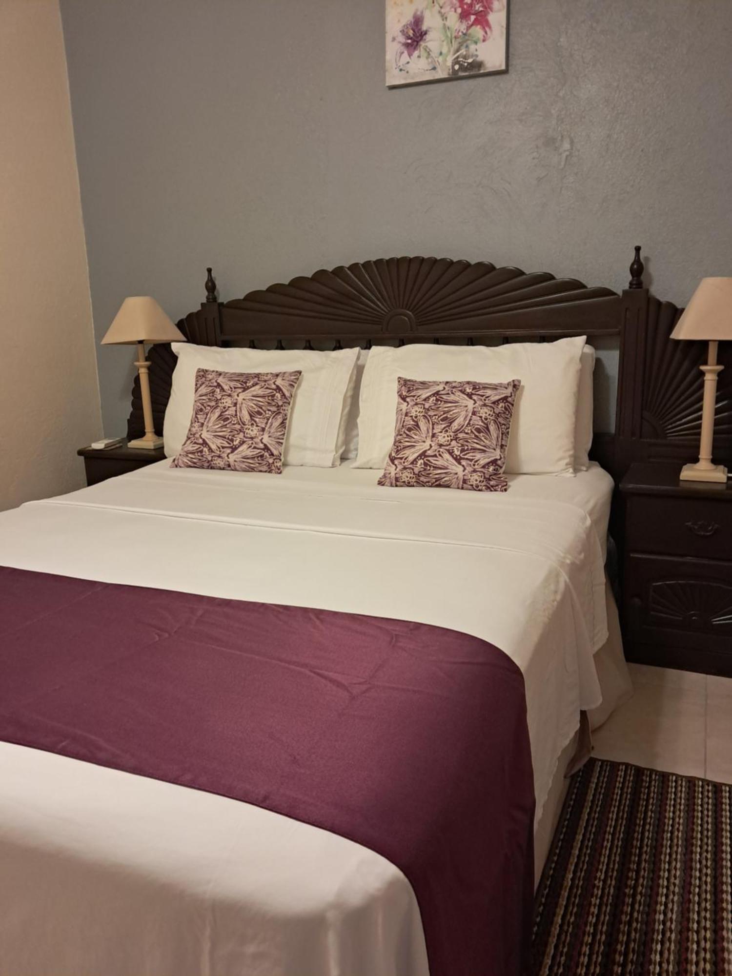 Michand Guest Apartments- Cozy One Or Two Bedroom- 5 Walk Minutes From Airport 10 Mins Drive To Oistins Or Beach Κράιστ Τσερτς Εξωτερικό φωτογραφία