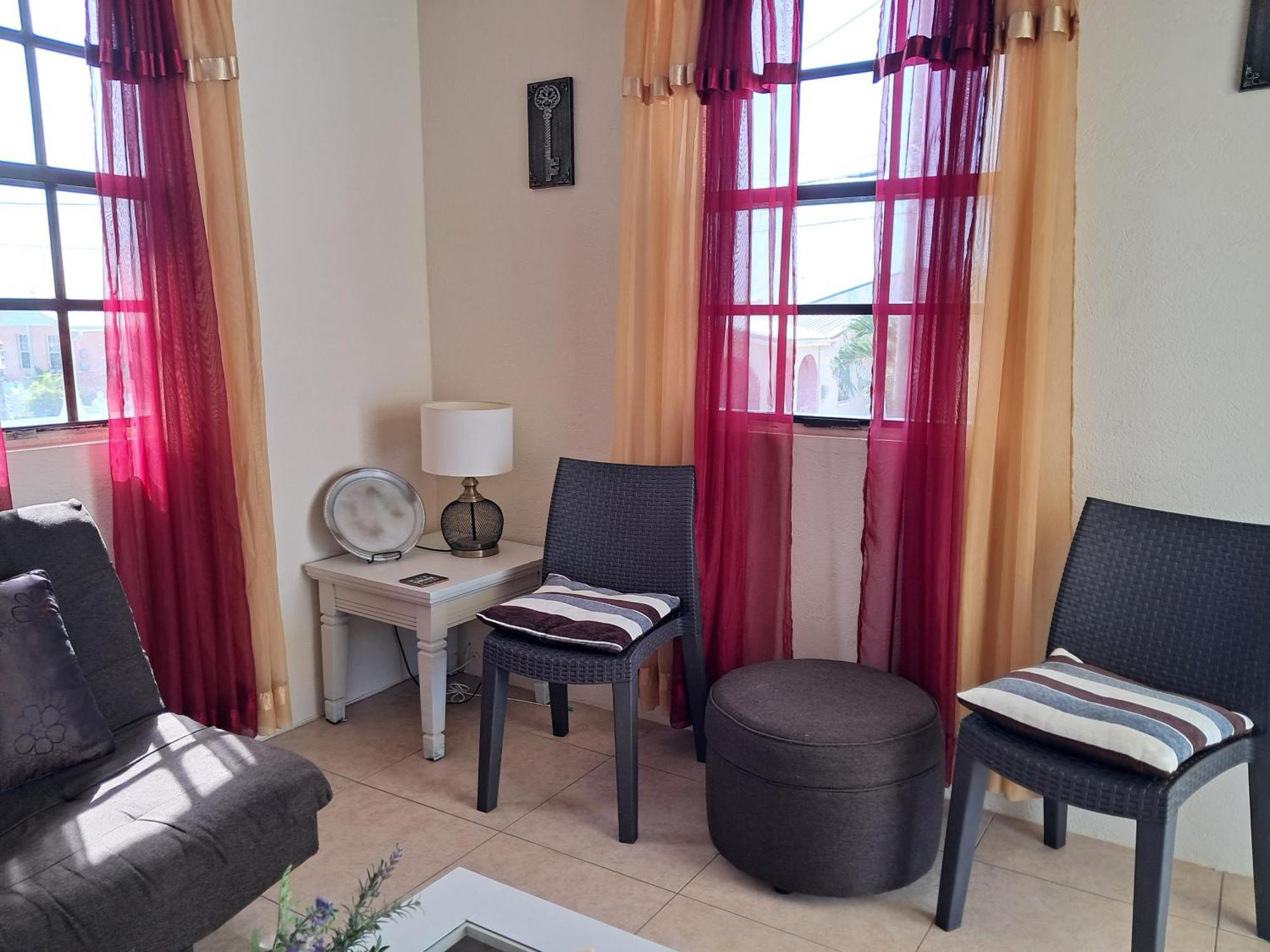 Michand Guest Apartments- Cozy One Or Two Bedroom- 5 Walk Minutes From Airport 10 Mins Drive To Oistins Or Beach Κράιστ Τσερτς Εξωτερικό φωτογραφία