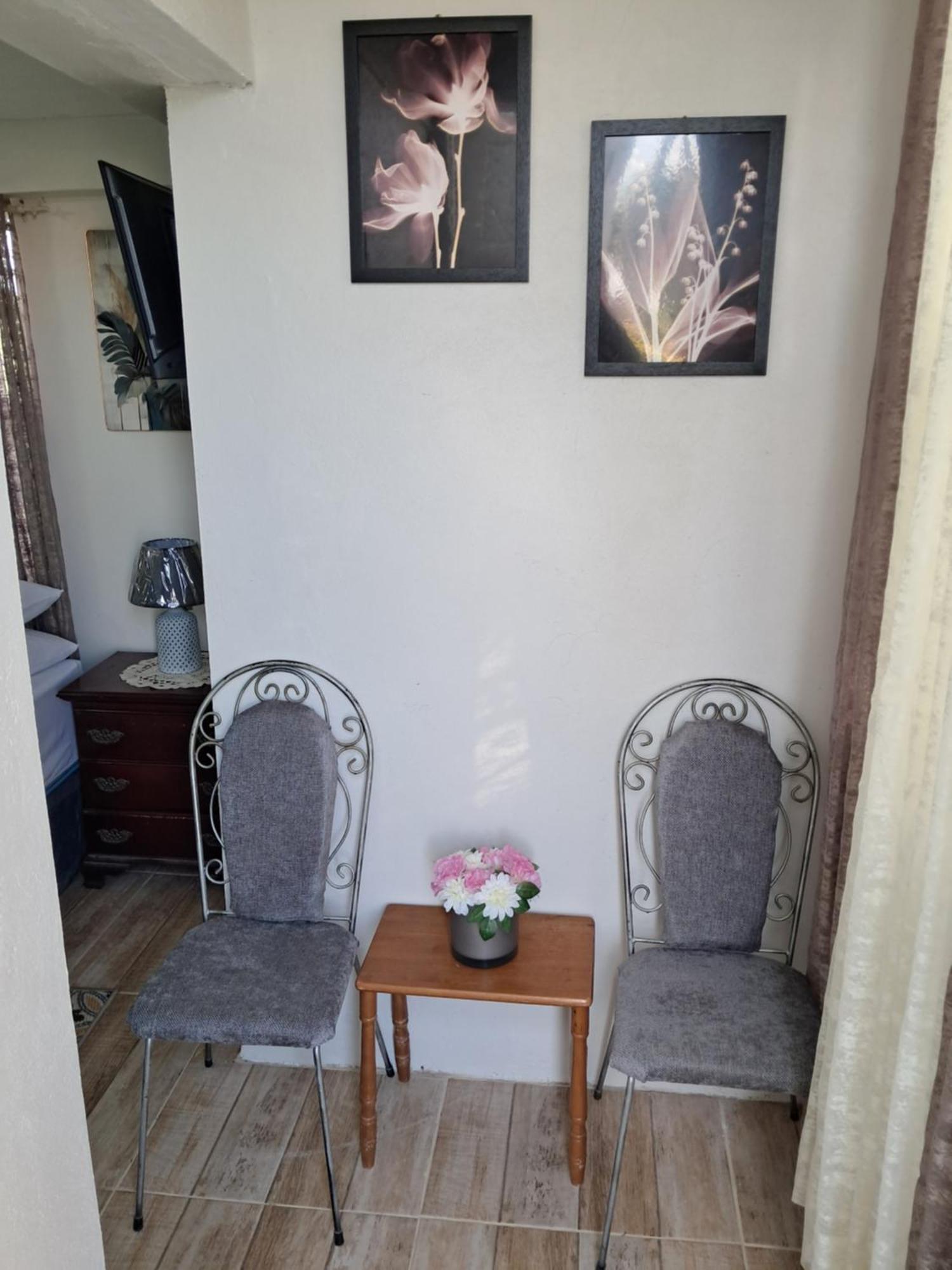 Michand Guest Apartments- Cozy One Or Two Bedroom- 5 Walk Minutes From Airport 10 Mins Drive To Oistins Or Beach Κράιστ Τσερτς Εξωτερικό φωτογραφία