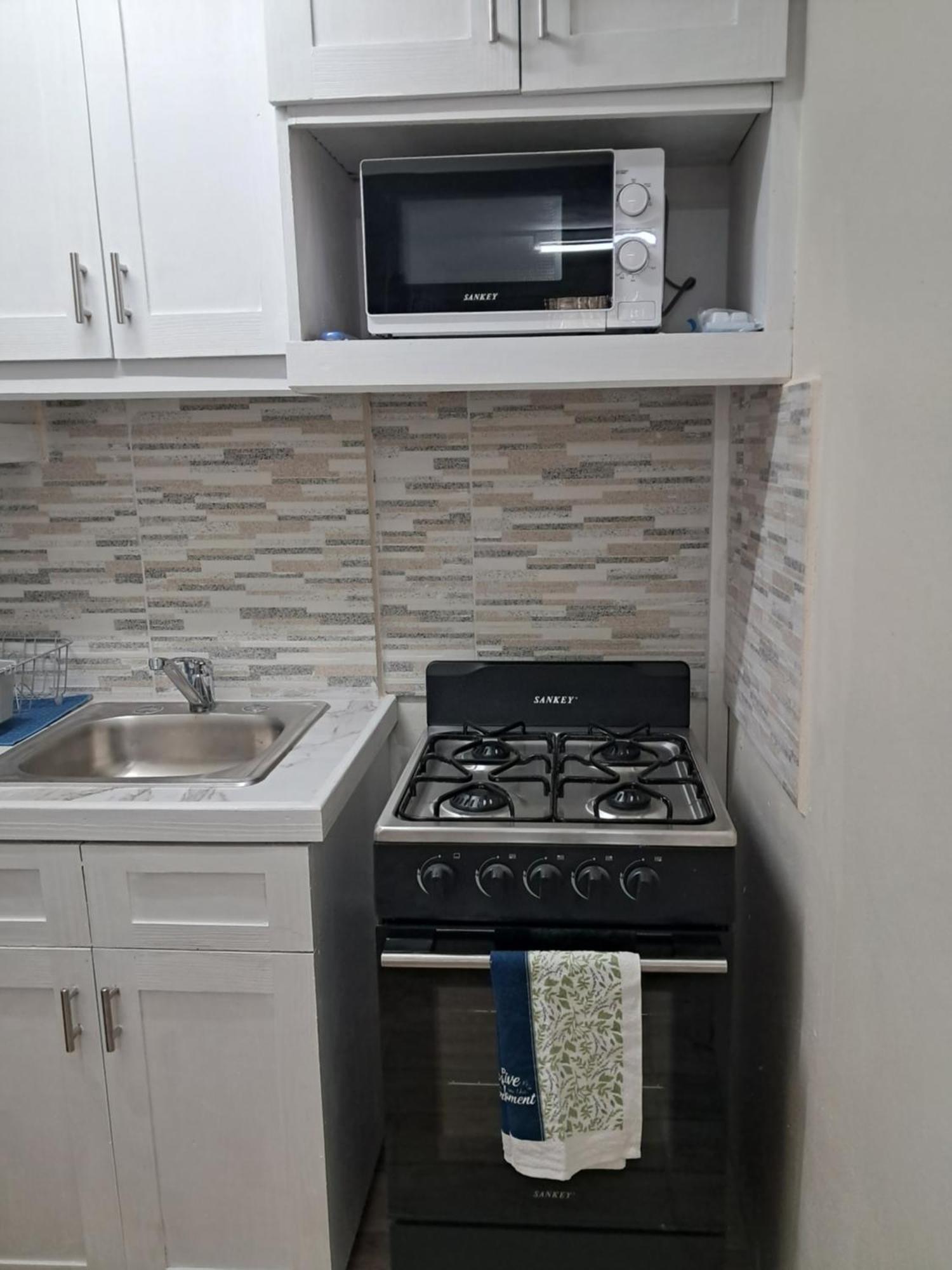 Michand Guest Apartments- Cozy One Or Two Bedroom- 5 Walk Minutes From Airport 10 Mins Drive To Oistins Or Beach Κράιστ Τσερτς Εξωτερικό φωτογραφία