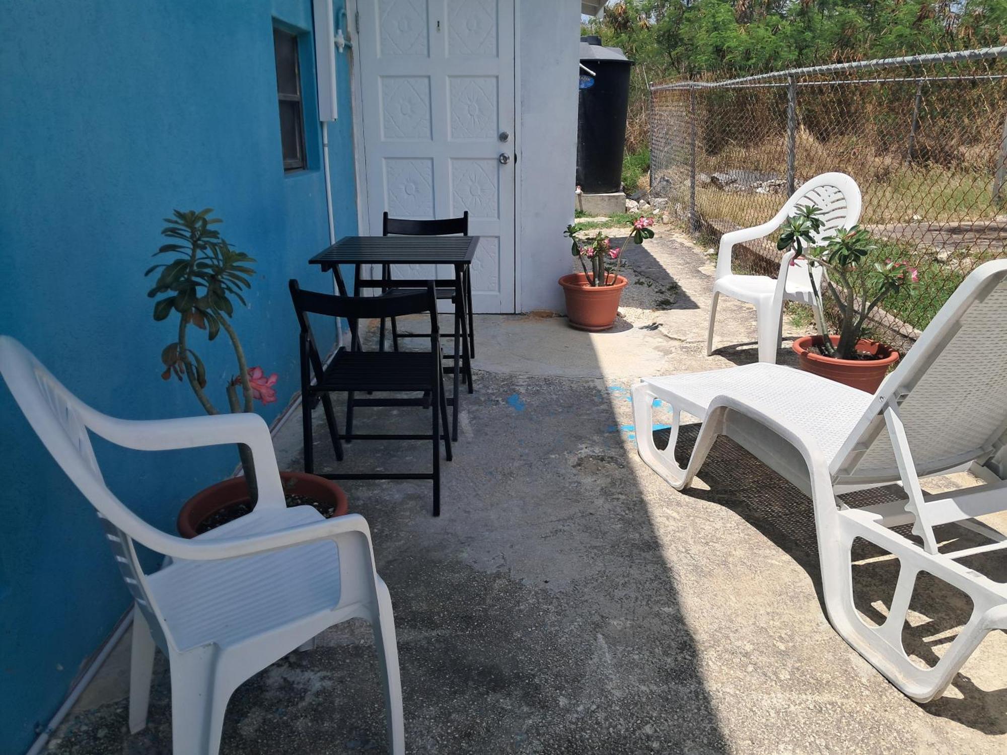 Michand Guest Apartments- Cozy One Or Two Bedroom- 5 Walk Minutes From Airport 10 Mins Drive To Oistins Or Beach Κράιστ Τσερτς Εξωτερικό φωτογραφία