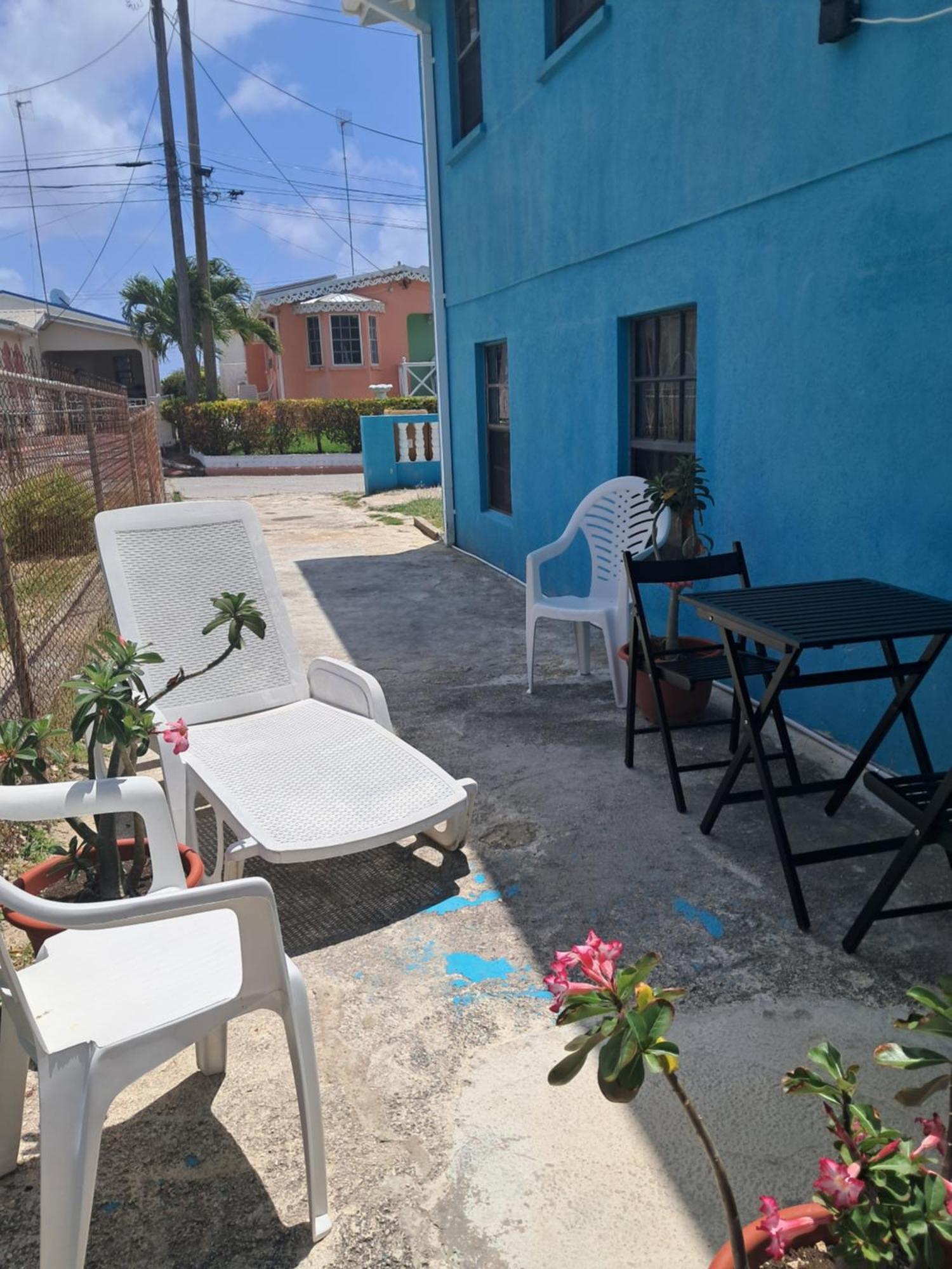 Michand Guest Apartments- Cozy One Or Two Bedroom- 5 Walk Minutes From Airport 10 Mins Drive To Oistins Or Beach Κράιστ Τσερτς Εξωτερικό φωτογραφία